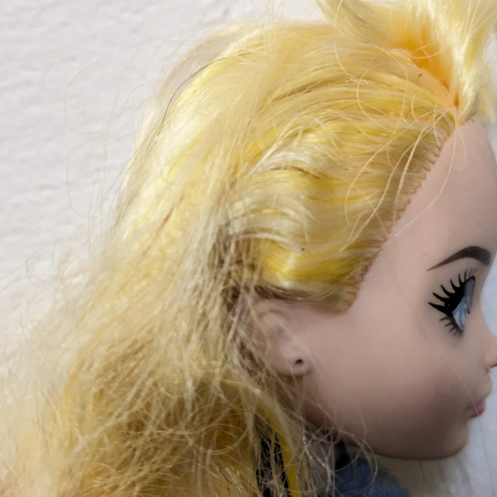 Ever After High Blondie Lockes Signature Royal Doll